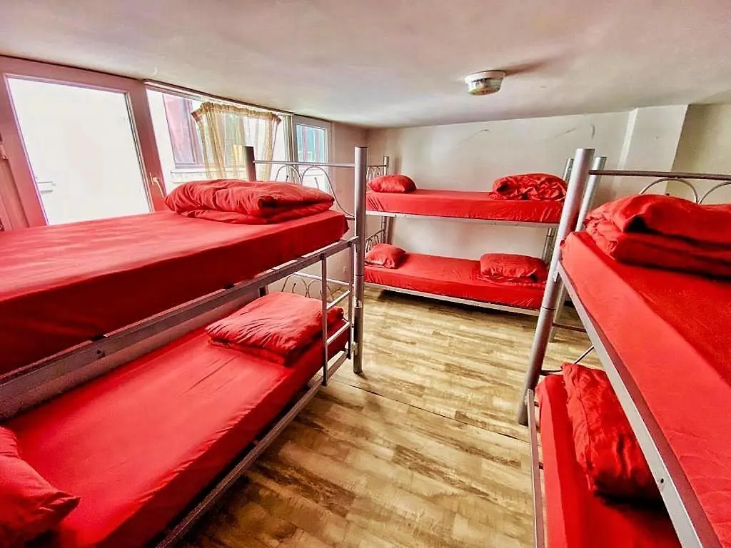 Lola Backpacker'S Hostel Istambul 0*,